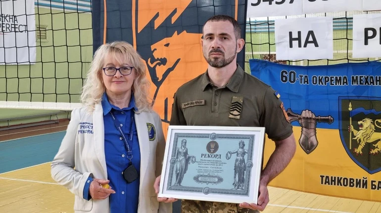 Фото до матеріалу: Військовий зі Стрия встановив новий рекорд України: 60 відтискань за хвилину