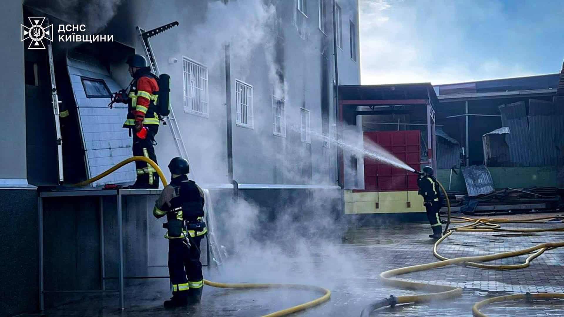 Фото до матеріалу: Пожежа в Коцюбинському: дрон влучив у офісну будівлю