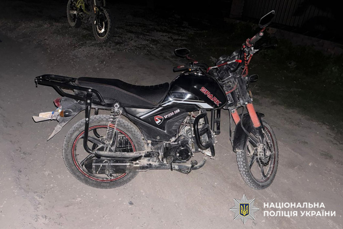 Фото до матеріалу: Аварія з мотоциклами на Кам'янеччині: 14-річний пасажир у лікарні