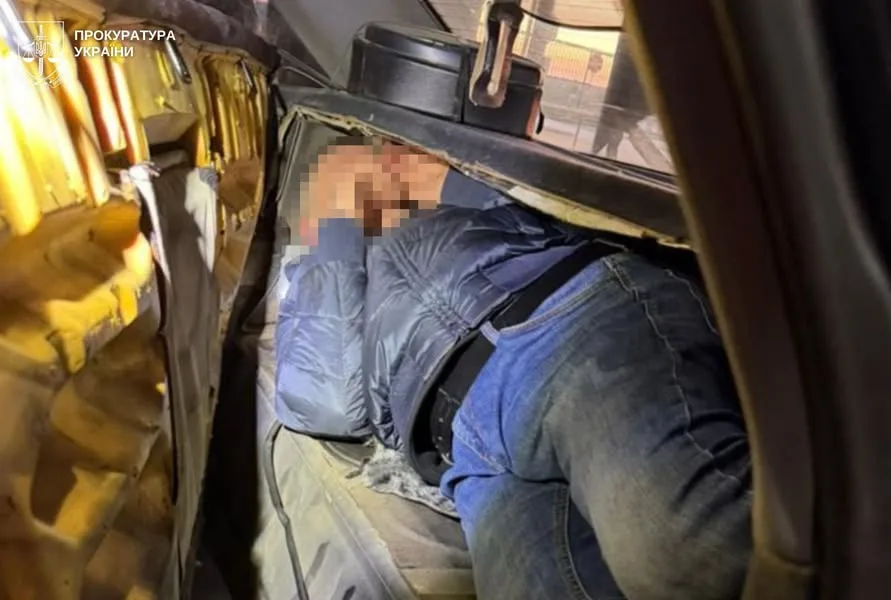 Фото до матеріалу: Батько із Новояворівська намагався провезти сина до Польщі
