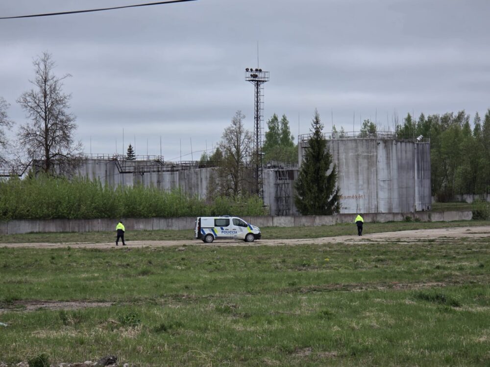 Фото до матеріалу: Дрони у Латвії: пошкодили нафтовий резервуар. Російські чи українські?