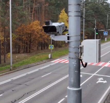 Фото до матеріалу: На Львівщині водій BMW наїхав на меморіал «Героям Небесної Сотні» та втік: поліція знайшла порушника