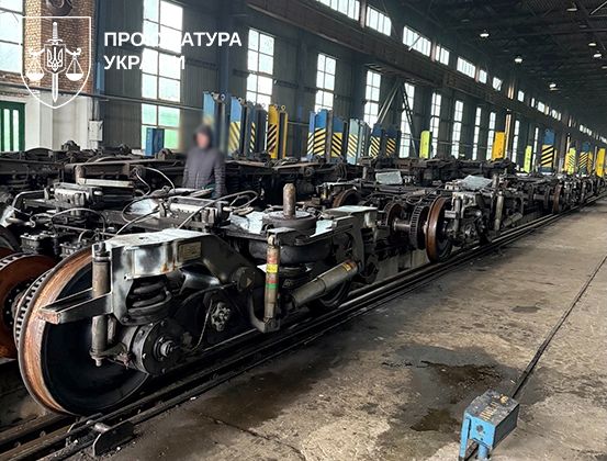 Фото до матеріалу: Підозра трьом керівникам заводу: 64 мільйони збитків через дефектні вагони для Укрзалізниці