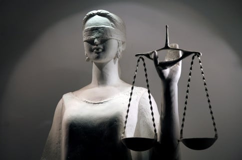 Фото до матеріалу: Коломийський суд посмертно виправдав чоловіка у справі про збут наркотиків після десяти років розслідування