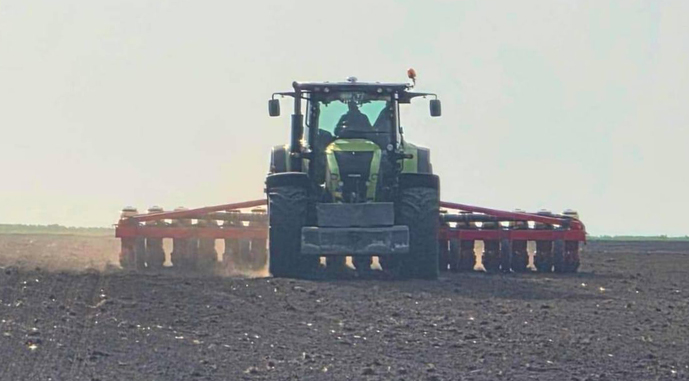 Фото до матеріалу: В A'SPIK Group сіють кукурудзу і сою — AgroPortal.ua