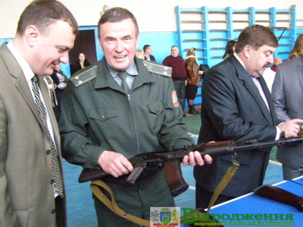 Фото до матеріалу: У Деревнянській ЗОШ відкрили центр військово-патріотичного виховання