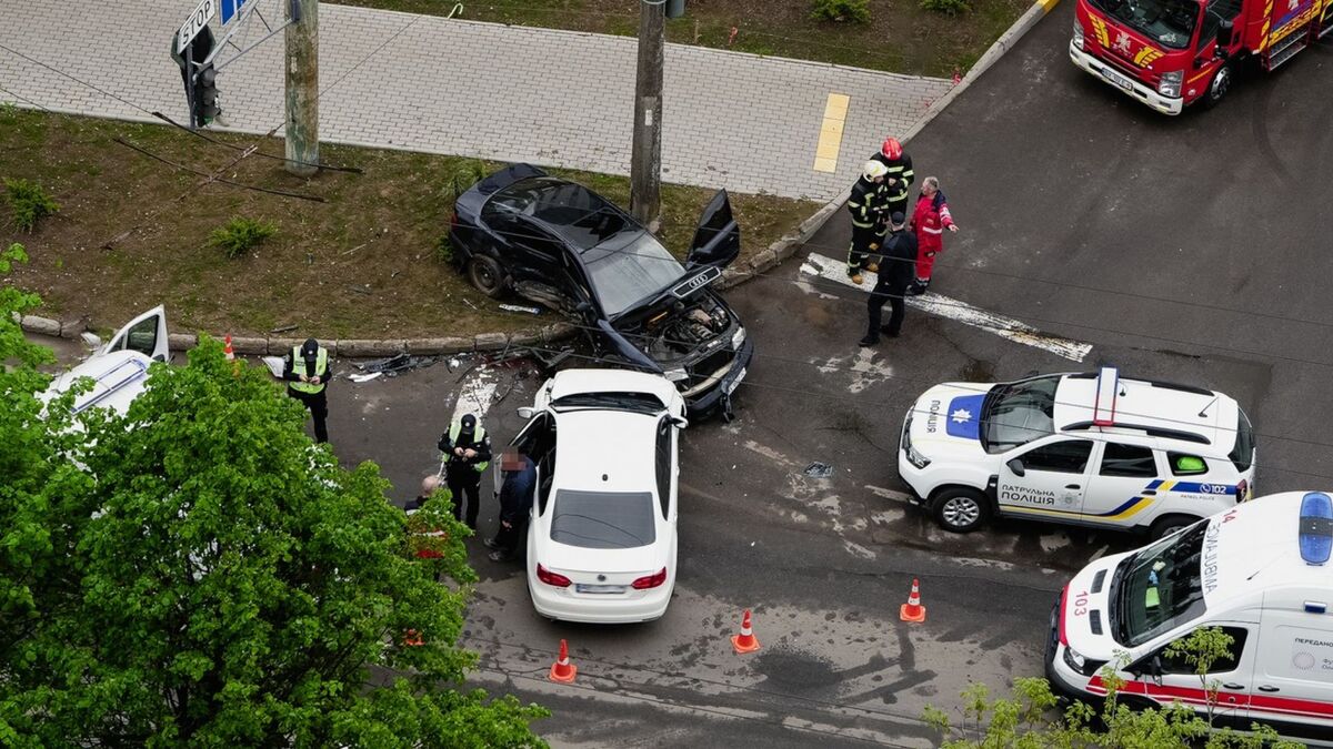 Фото до матеріалу: Аварія на вулиці Тернопільській у Хмельницькому: зіштовхнулися Audi та Volkswagen