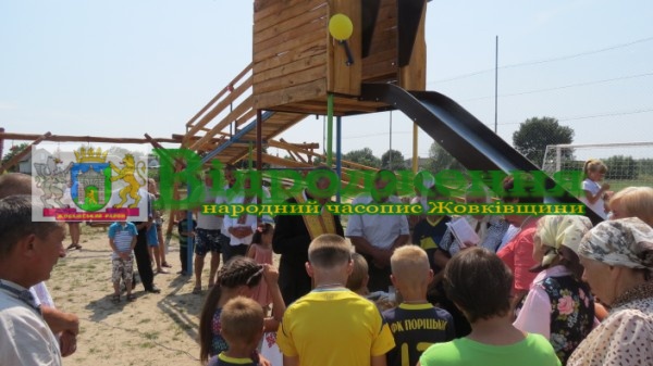 Фото до матеріалу: Зі сміттєзвалища до спортивного центру: у селі Городжево відкрили новий майданчик