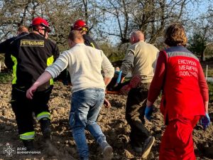 Фото до матеріалу: На Вінниччині односельчани рятували чоловіка, чию ногу затягнуло в мотоблок