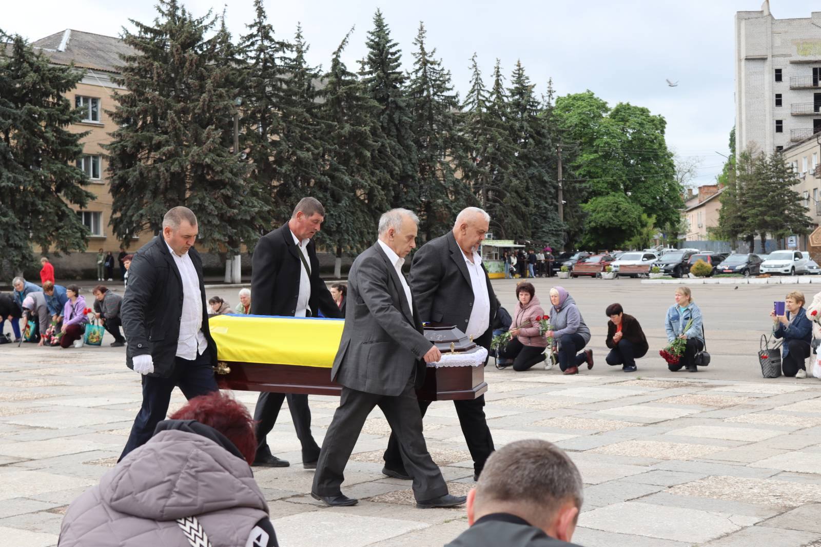 Фото до матеріалу: У Первомайську попрощалися із загиблим захисником Дмитром Шевченком