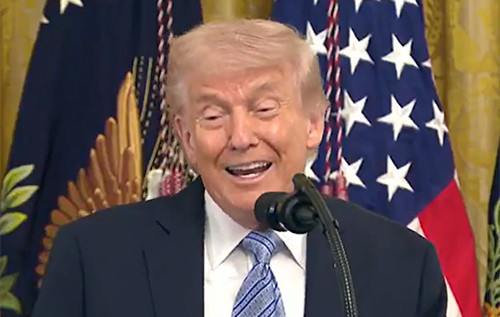 Фото до матеріалу: Трамп жартівливо натякнув на можливість перебування у владі ще 8-9 років