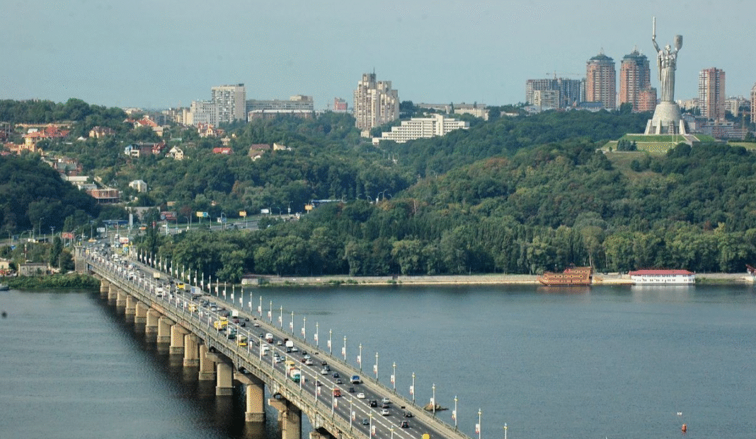 Фото до матеріалу: Ремонт на мосту Патона: рух обмежать до 14 травня