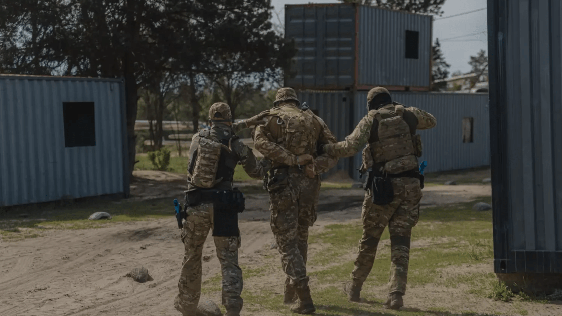 Фото до матеріалу: Перші 200 патрульних вже на полігоні: МВС показало, як готують поліціянтів після ганебної втечі під час стрілянини у Києві