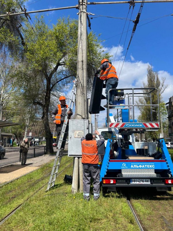 Фото до матеріалу: На 4-й станції Великого Фонтану завершили модернізацію світлофора