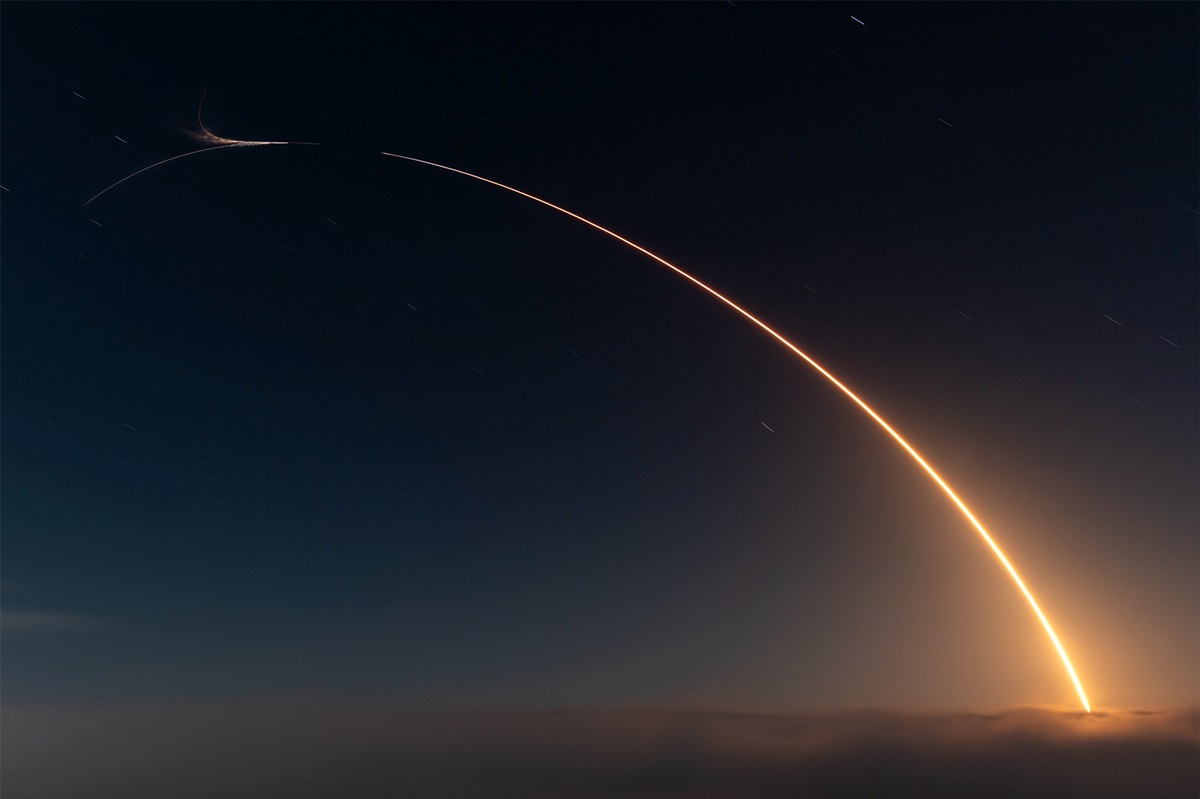 Фото до матеріалу: SpaceX успішно запустила 45 супутників зі стартового майданчика Ванденберг