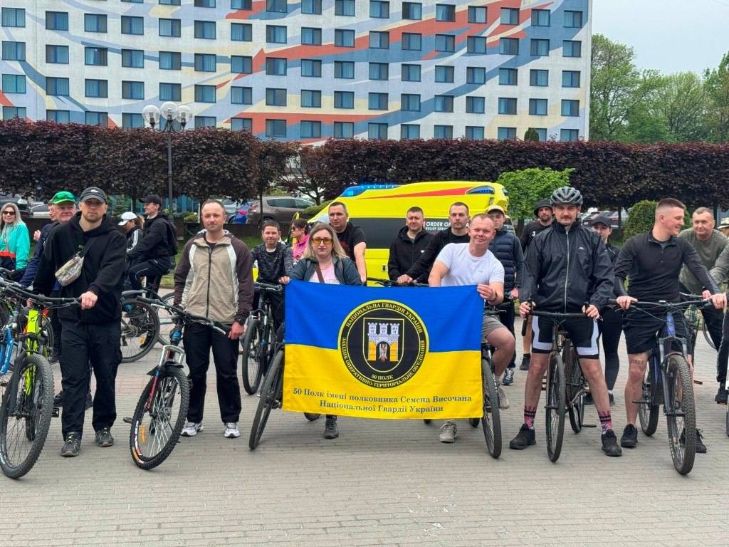 Фото до матеріалу: В Івано-Франківську пройшов благодійний велопробіг на підтримку бригади ТрО