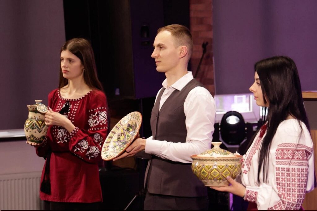 Фото до матеріалу: У Франківську зібрано понад 7 мільйонів гривень на підтримку війська: деталі благодійного аукціону