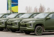 Фото до матеріалу: IIHS виявило небезпечну зв'язку: чим швидше їдеш, тим частіше дивишся в телефон