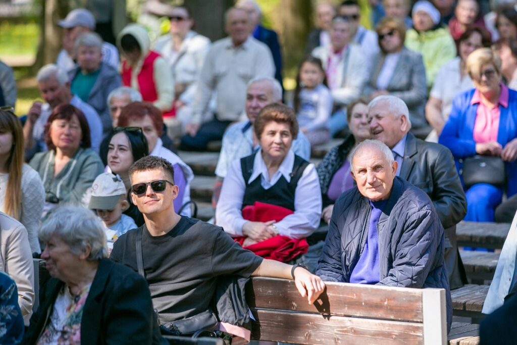 Фото до матеріалу: У парку Шевченка стартував сезон «Мелодій парку»: концерти на підтримку ЗСУ та лікування Данилка Вінтоніва