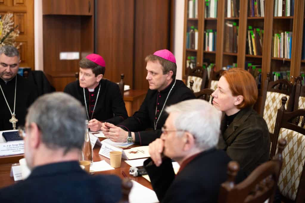 Фото до матеріалу: Лідери церков та громадянське суспільство обговорили майбутнє України в Києві