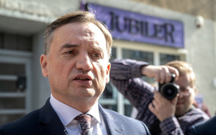 Фото до матеріалу: Збігнєв Зьобро імовірно переїхав до США, розшукує Польща