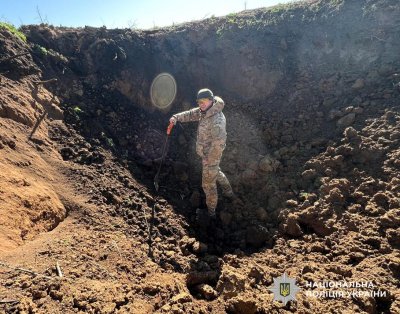 Фото до матеріалу: У Баштанському районі поліцейські знищили мінометні міни та авіаракету у підвалі