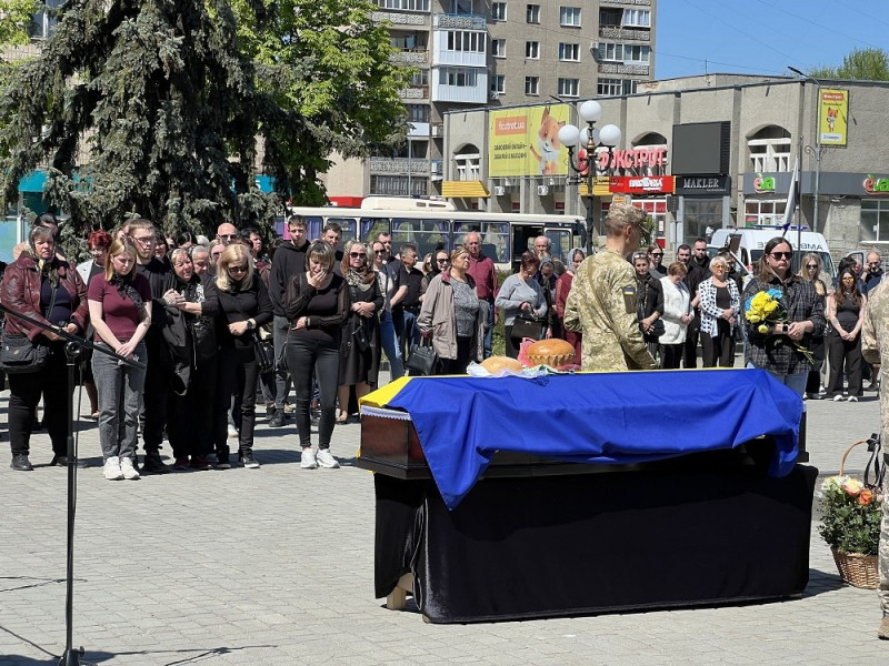 Фото до матеріалу: На Волині попрощалися із захисником Володимиром Карпуком, який помер від серцевого нападу