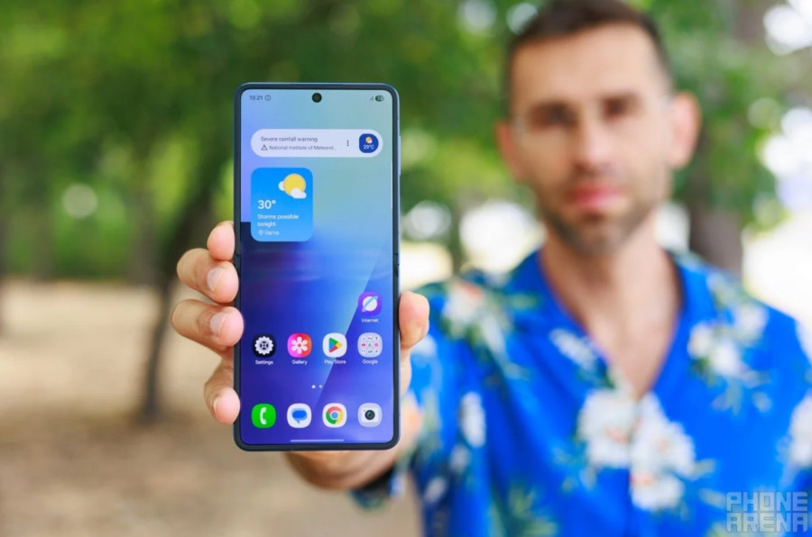 Фото до матеріалу: Motorola готує удар по Samsung: доступний Razr (2026) отримав те, чого не вистачає конкурентам