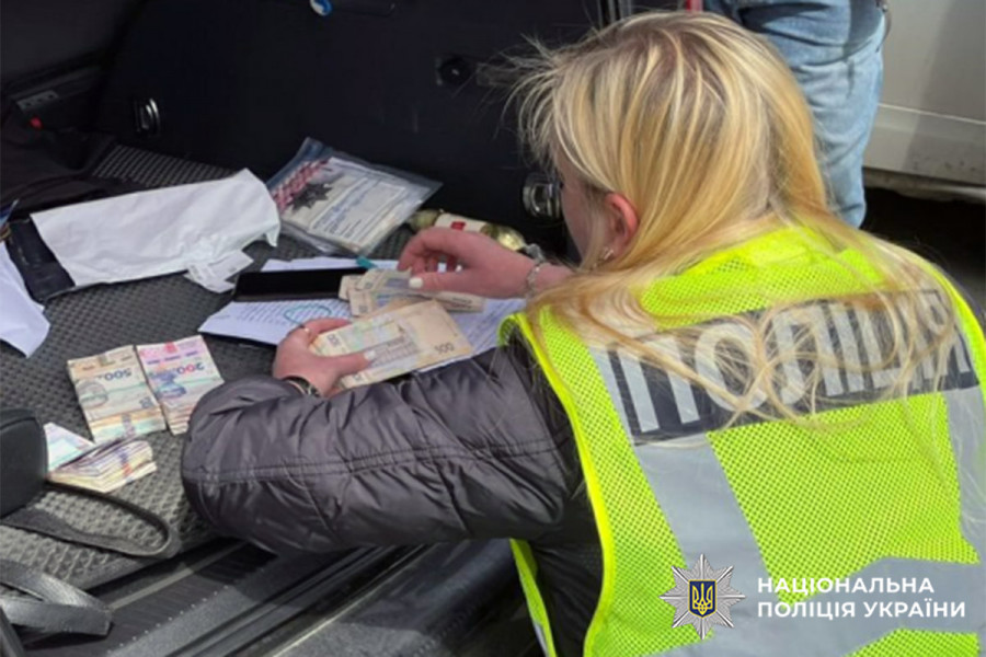 Фото до матеріалу: У Хмельницькому викрили злочинну схему з продажу фальсифікованих цигарок та алкоголю на мільйони