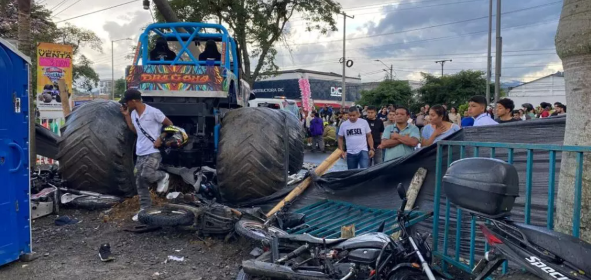 Фото до матеріалу: У Колумбії під час автошоу монстр-трак врізався в натовп: двоє загиблих, десятки поранених