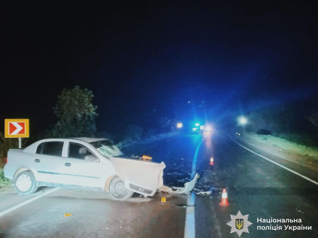 Фото до матеріалу: На Калущині нетверезий водій BMW зіткнувся з Opel Astra: є травмований