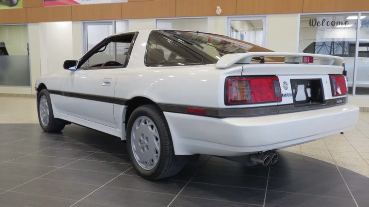 Фото до матеріалу: Капсула часу: унікальна Toyota Supra 1987 року з пробігом менше 9 тисяч км виставлена на аукціон
