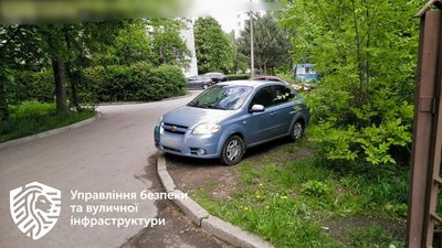 Фото до матеріалу: Через провал каналізації у Львові обмежено проїзд на вулиці Аральській