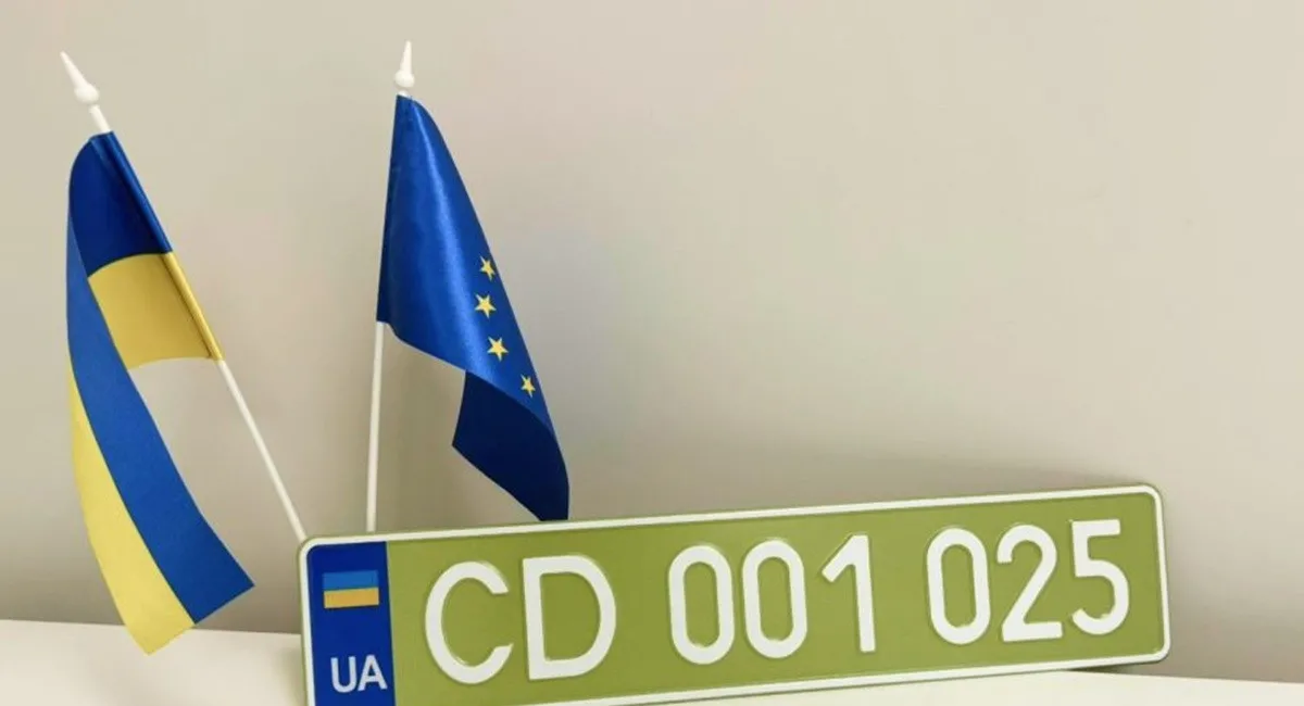 Фото до матеріалу: В Україні з'явилися нові оливкові дипломатичні номери: що змінилося і навіщо це потрібно