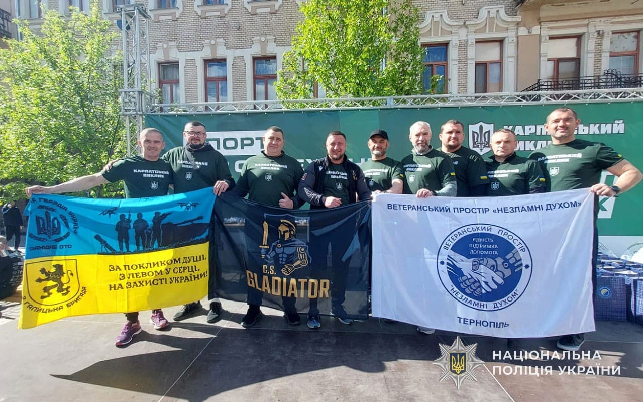 Фото до матеріалу: Тернопільські ветерани-поліцейські підкорили «Карпатський виклик»