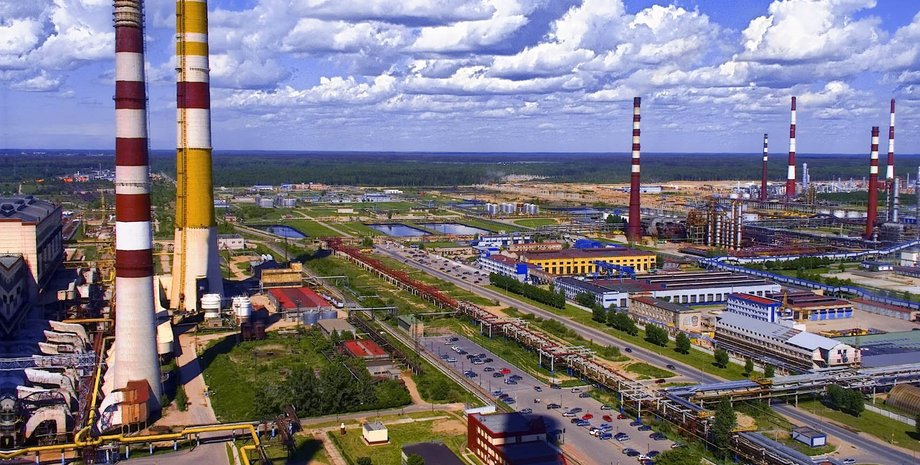 Фото до матеріалу: Ленінградська область під масованою атакою дронів: у Кіришах зафіксували вибух