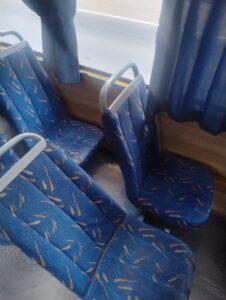 Фото до матеріалу: У Львові курсує маршрутка із поламаними кріслами