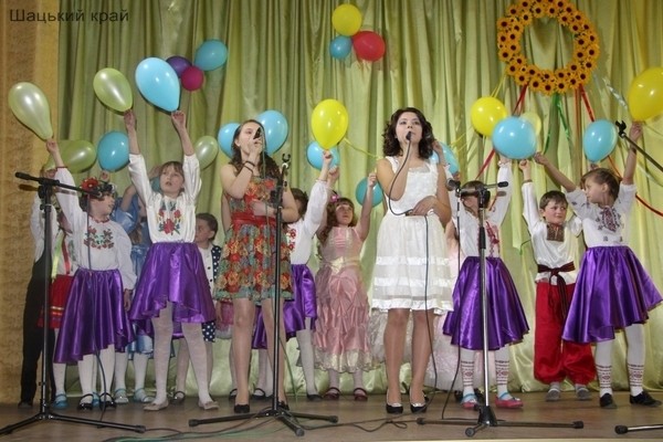 Фото до матеріалу: В актовому залі Шацького лісового ко­лед­жу від­булась концертна программа «Ми діти твої, Україно»