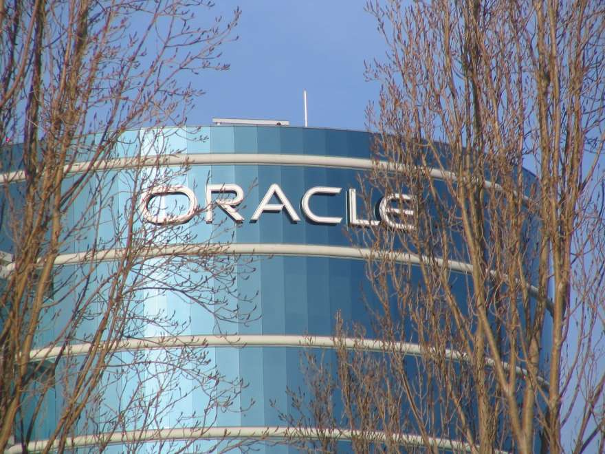 Фото до матеріалу: Oracle оголосила про масштабні скорочення: звільнять тисячі співробітників