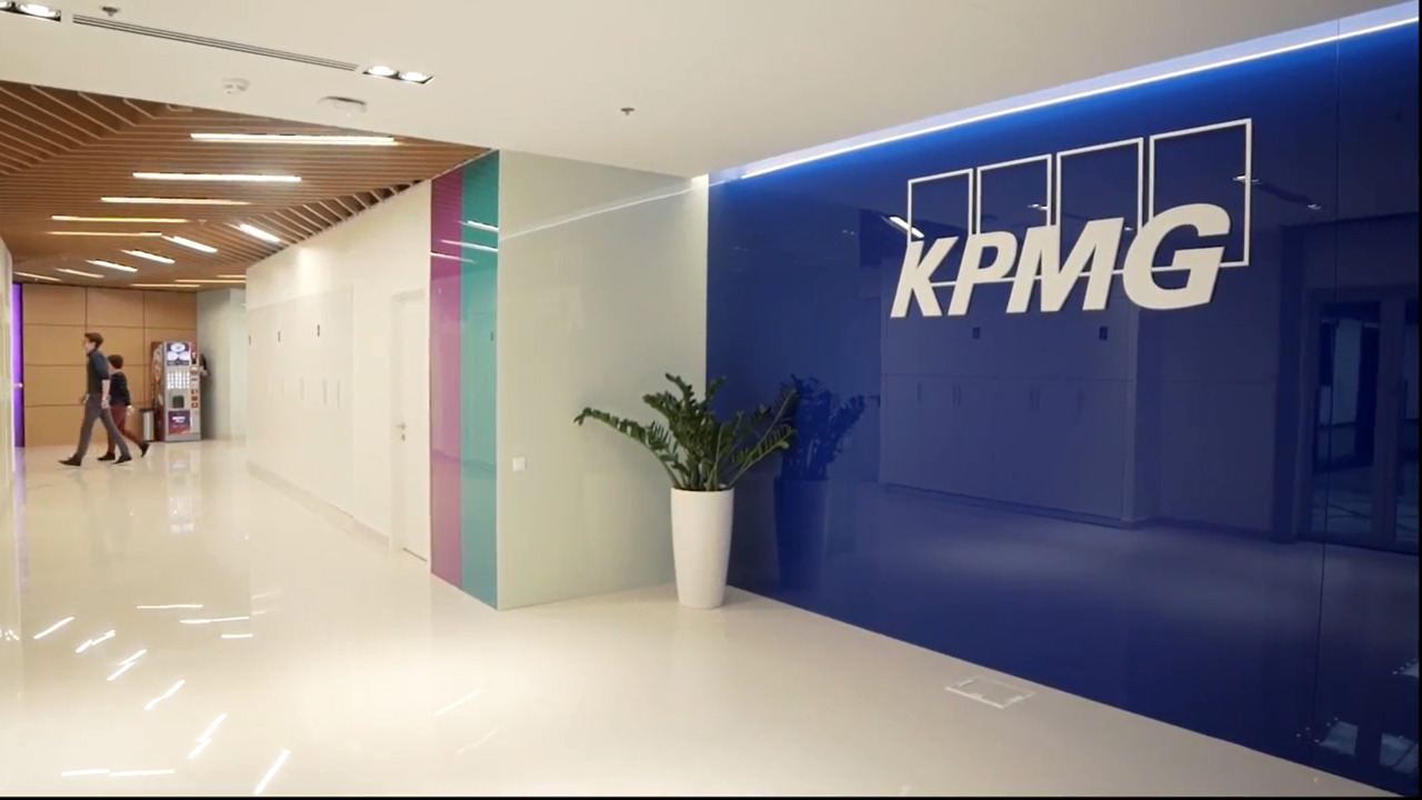 Фото до матеріалу: KPMG в Україні впроваджує штучний інтелект у платформу аудиту Clara