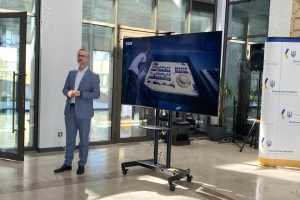 Фото до матеріалу: У Парижі під Тріумфальною аркою вшанували пам’ять жертв Чорнобильської катастрофи