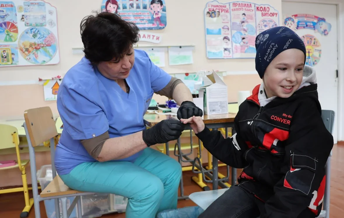 Фото до матеріалу: «Скарбничка здоров'я» у Тульчині: лікарі «Охматдиту» обстежили 370 дітей у селі Кинашів