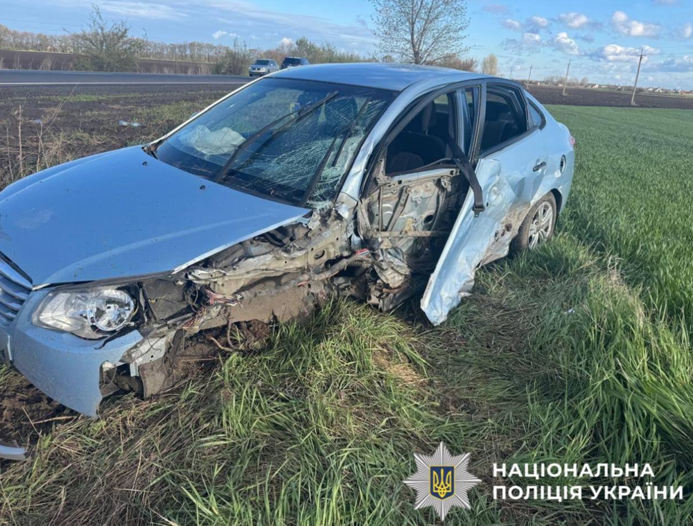 Фото до матеріалу: Уламки металу й постраждалий на полі Київщини: що сталося
