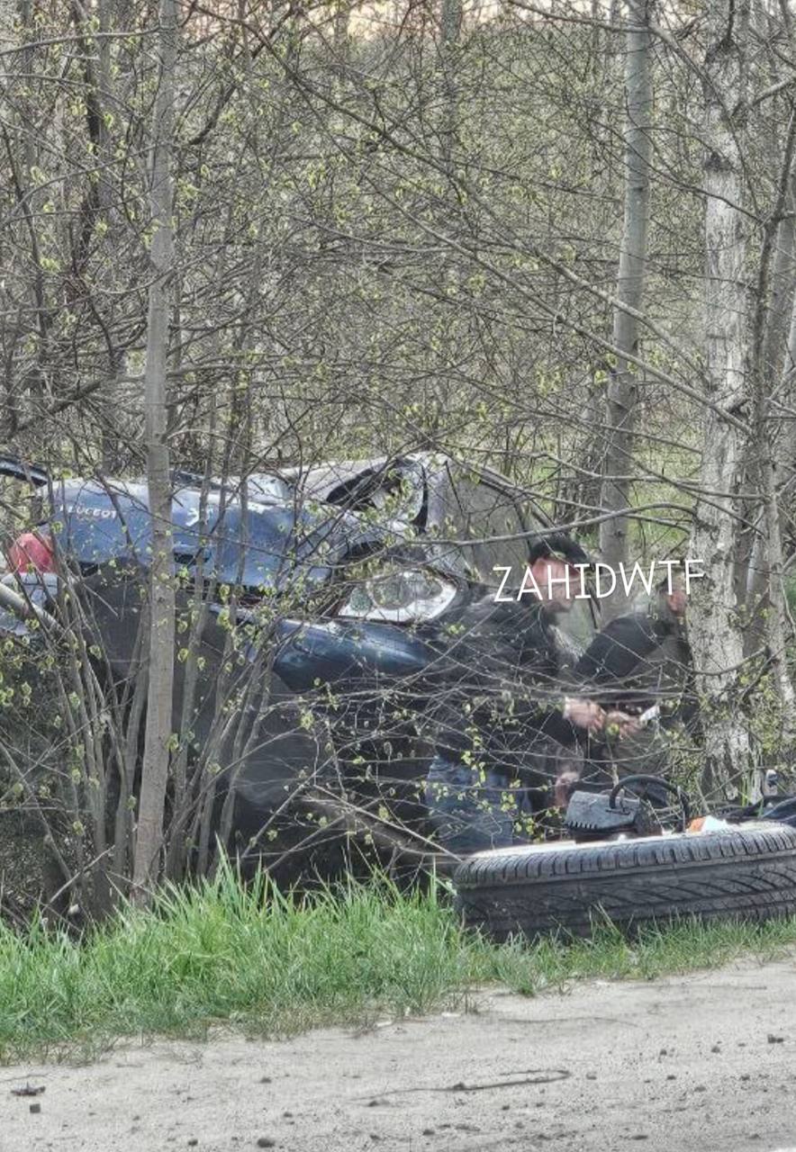 Фото до матеріалу: Аварія на об'їзній Львова: автомобіль злетів з дороги поруч з Трансервісом