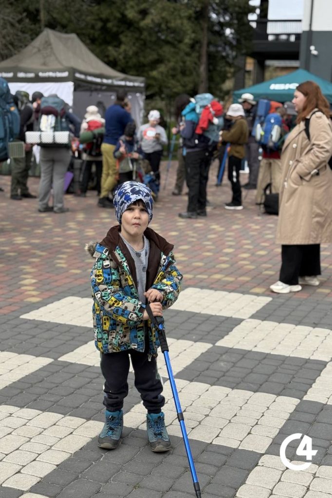 Фото до матеріалу: Рекордна кількість учасників: у Вижниці пройшли змагання «Стежками Героїв»