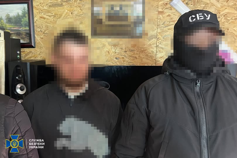 Фото до матеріалу: Інструктор ТЦК допомагав «бронювати» від мобілізації: в СБУ розповіли деталі схеми