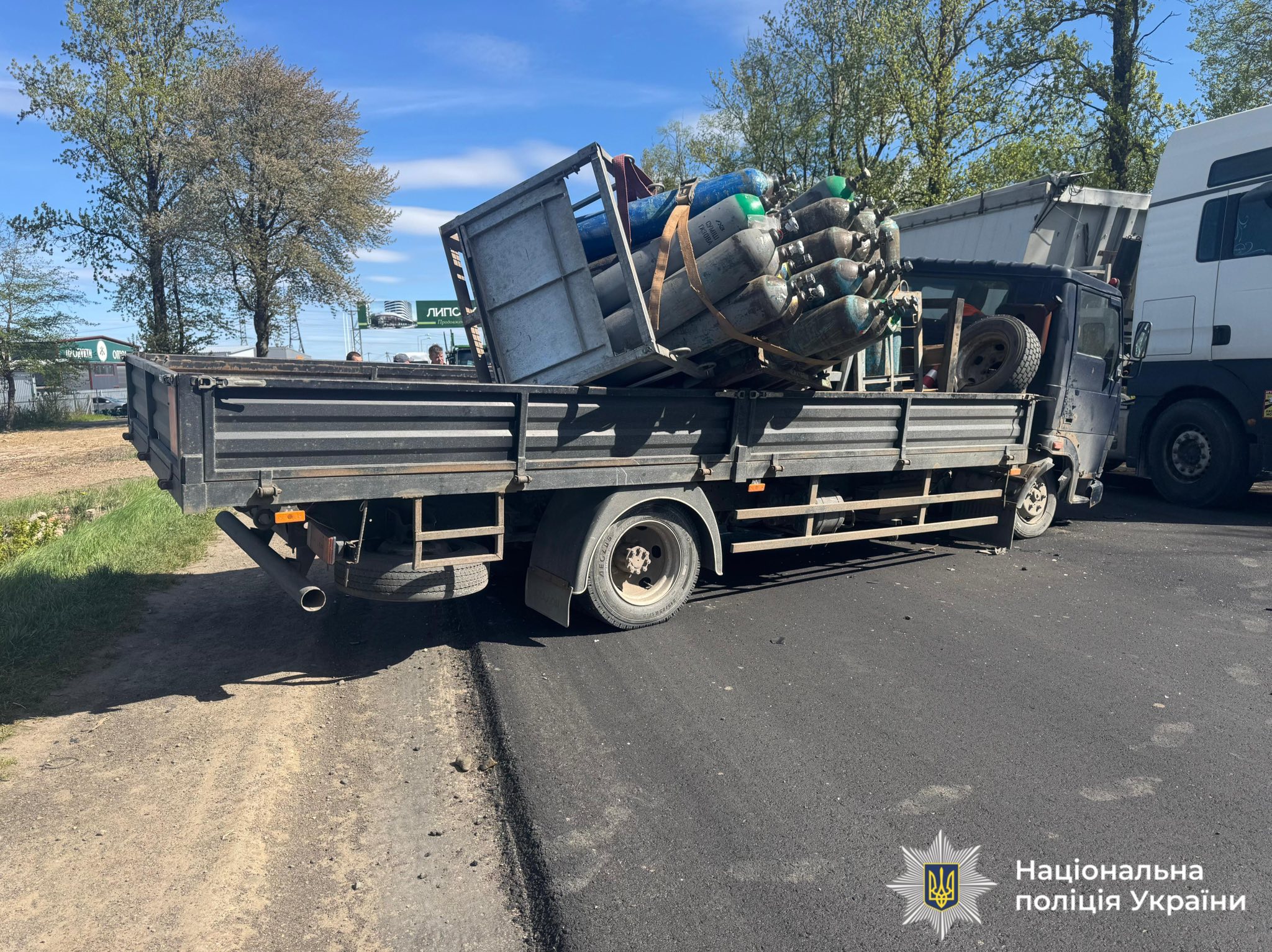 Фото до матеріалу: Внаслідок потрійної ДТП на Прикарпатті постраждав 46-річний водій одного з автомобілів. ФОТО