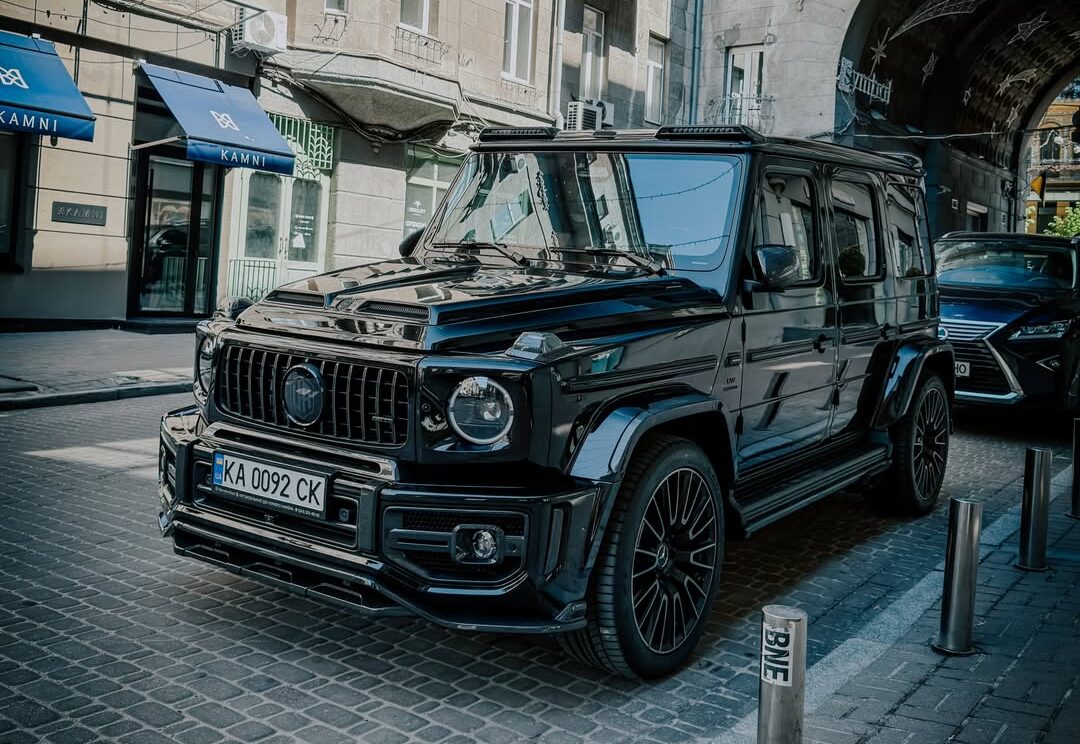 Фото до матеріалу: На вулицях Києва з'явився ексклюзивний Mercedes-AMG G63 з пакетом Urban Widetrack