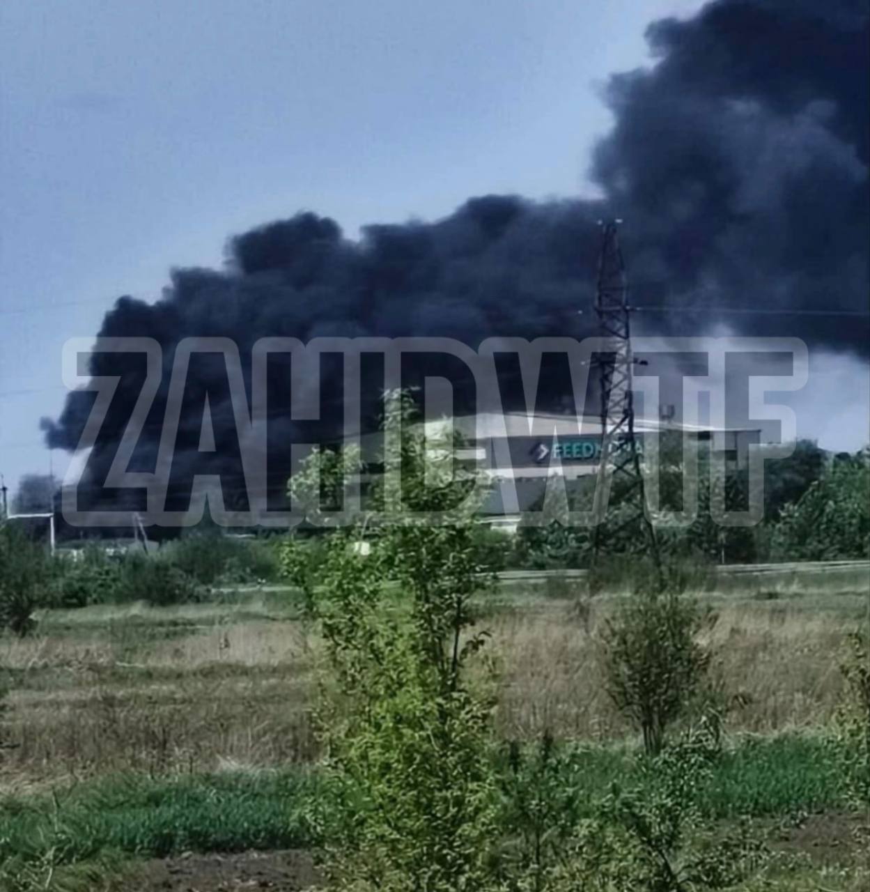 Фото до матеріалу: Зеленський показав фото наслідків удару РФ по Кривому Рогу: загинули двоє, постраждала немовля