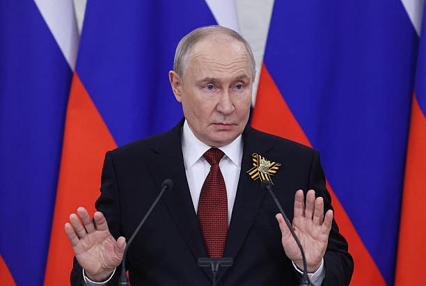Фото до матеріалу: Путін запропонував зустріч із Зеленським у третій країні, але не в Москві